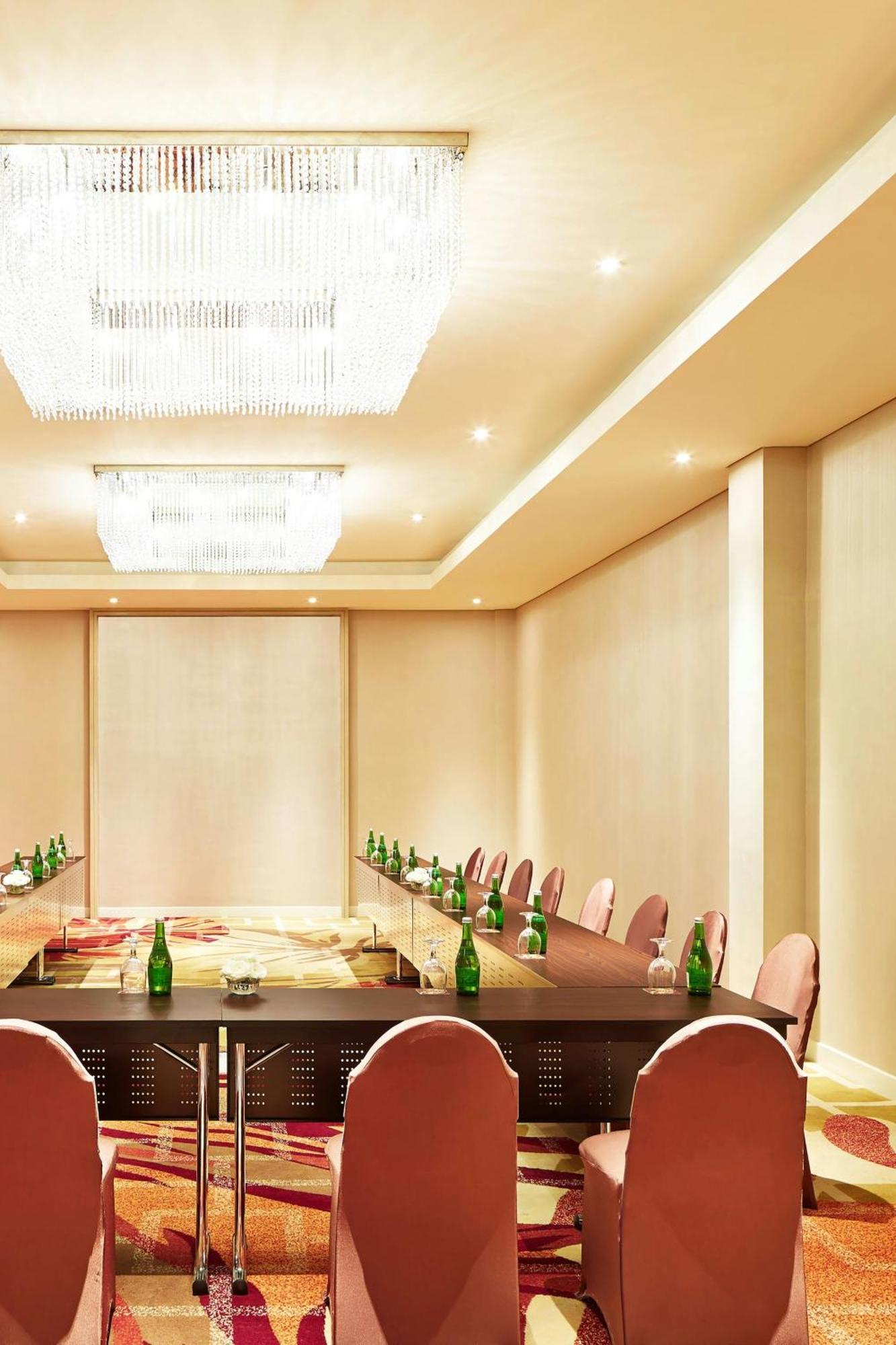 Sheraton Bandung Hotel & Towers Экстерьер фото