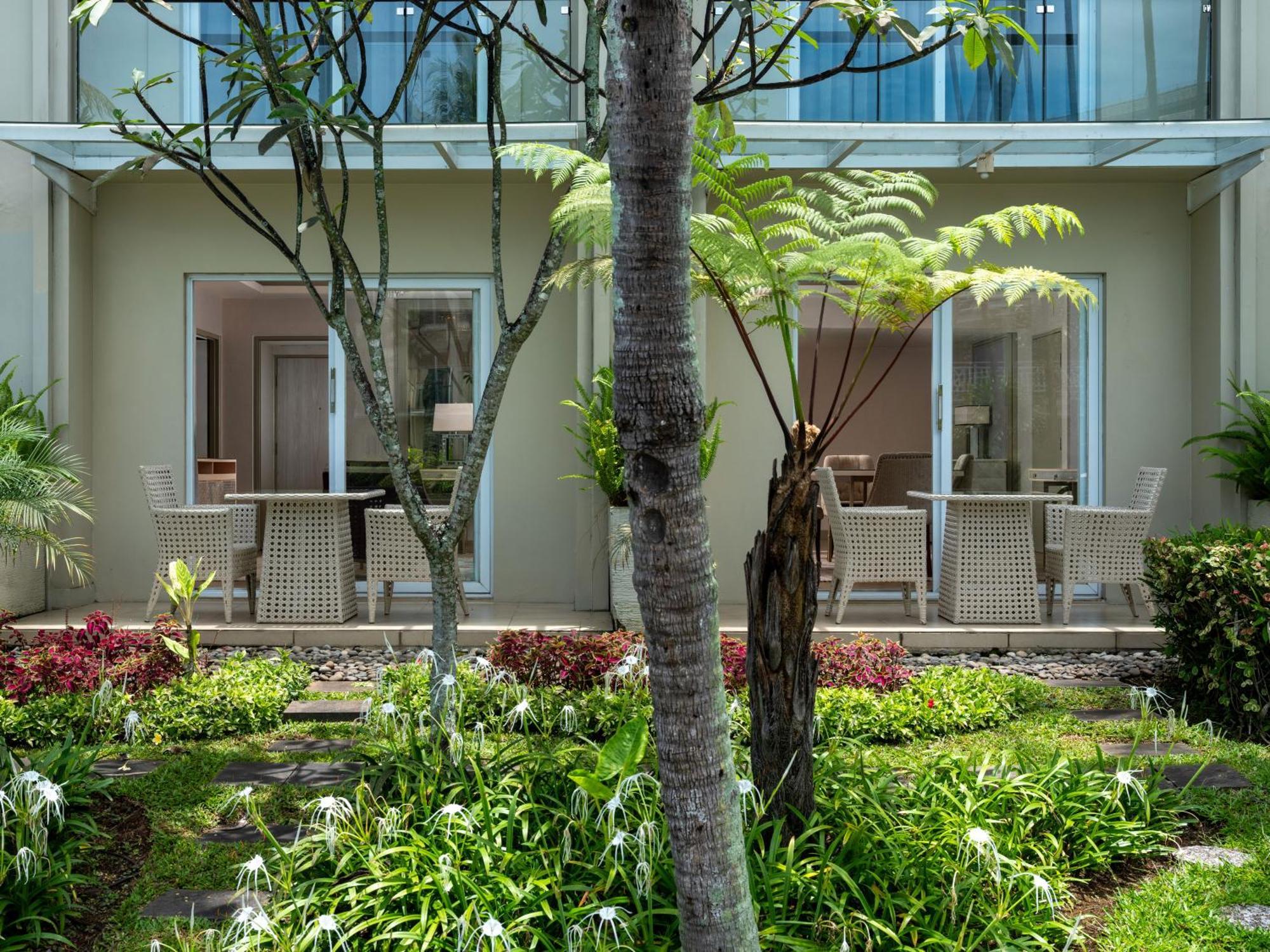Sheraton Bandung Hotel & Towers Экстерьер фото
